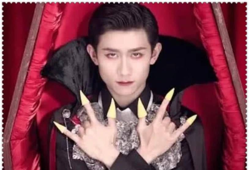 杨颖周冬雨同框视频,明星时尚大片摆拍姿势