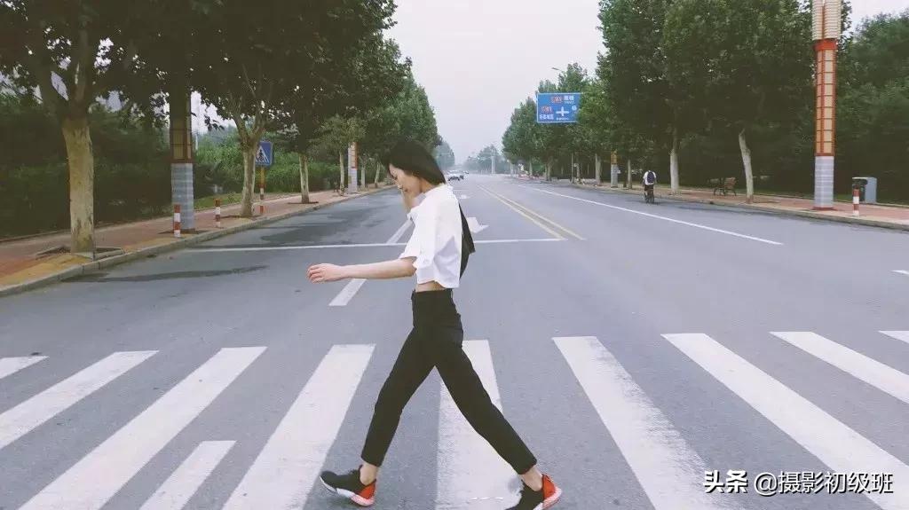 拍照怎么摆姿势更自然,如何拍照姿势不僵硬