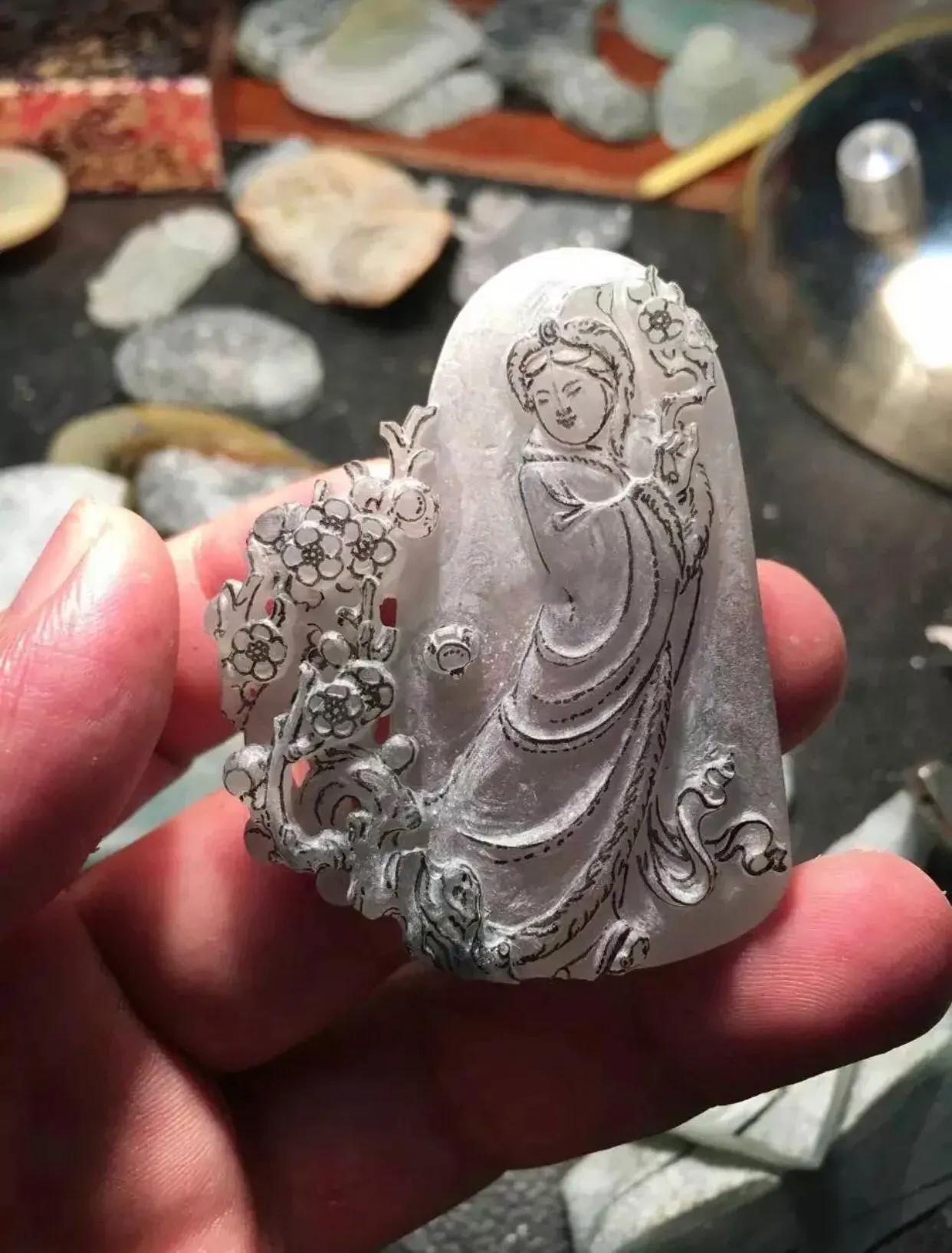 八万拿下会卡开窗料,切开后冰感十足,起货胶感满满