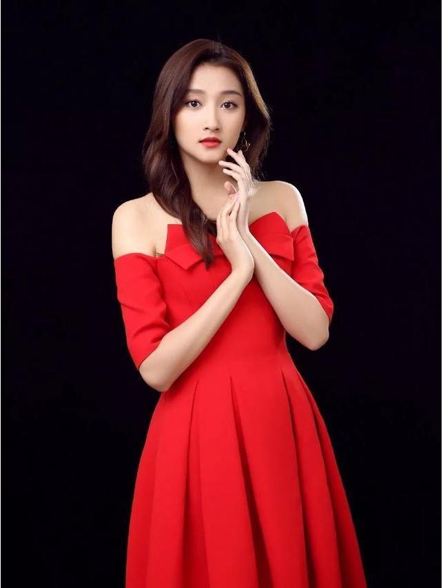 关晓彤穿得那么美要去见鹿晗吗,关晓彤的魅力如何俘获鹿晗