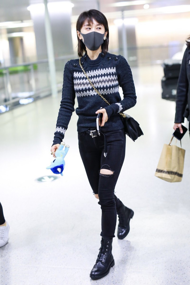 杨幂最近毛衣着装,北欧风毛衣又被杨幂带火了