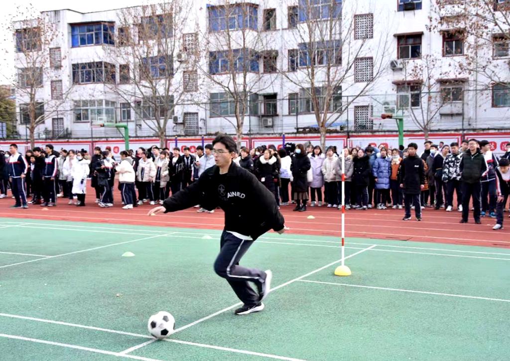 小学足球绕杆比赛方案,足球绕杆比赛小学