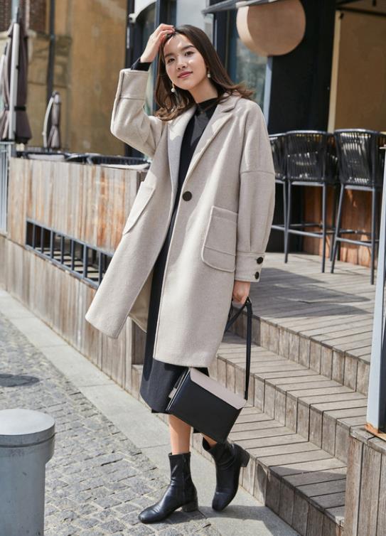 冬季最火穿搭秘籍:毛呢大衣搭针织连衣裙,让你秒变韩剧女主角