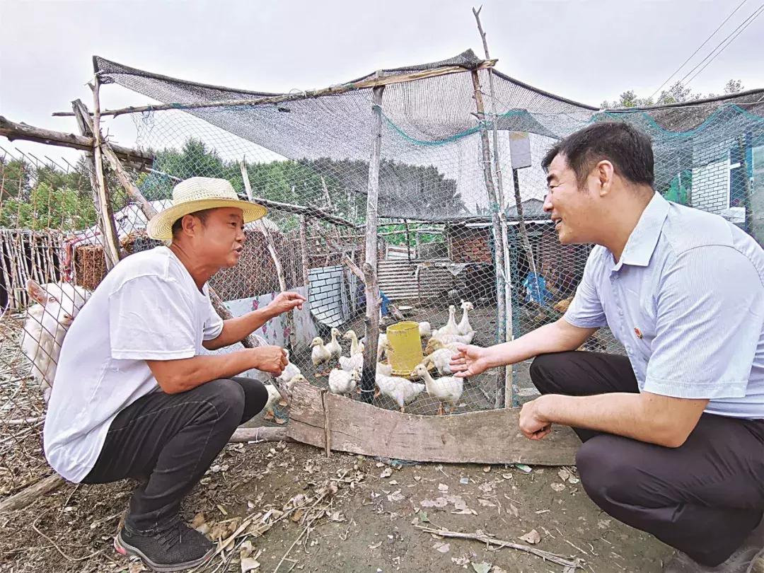 按月领工资、上五险，贫困户变身产业工人「大庆读本·民生」