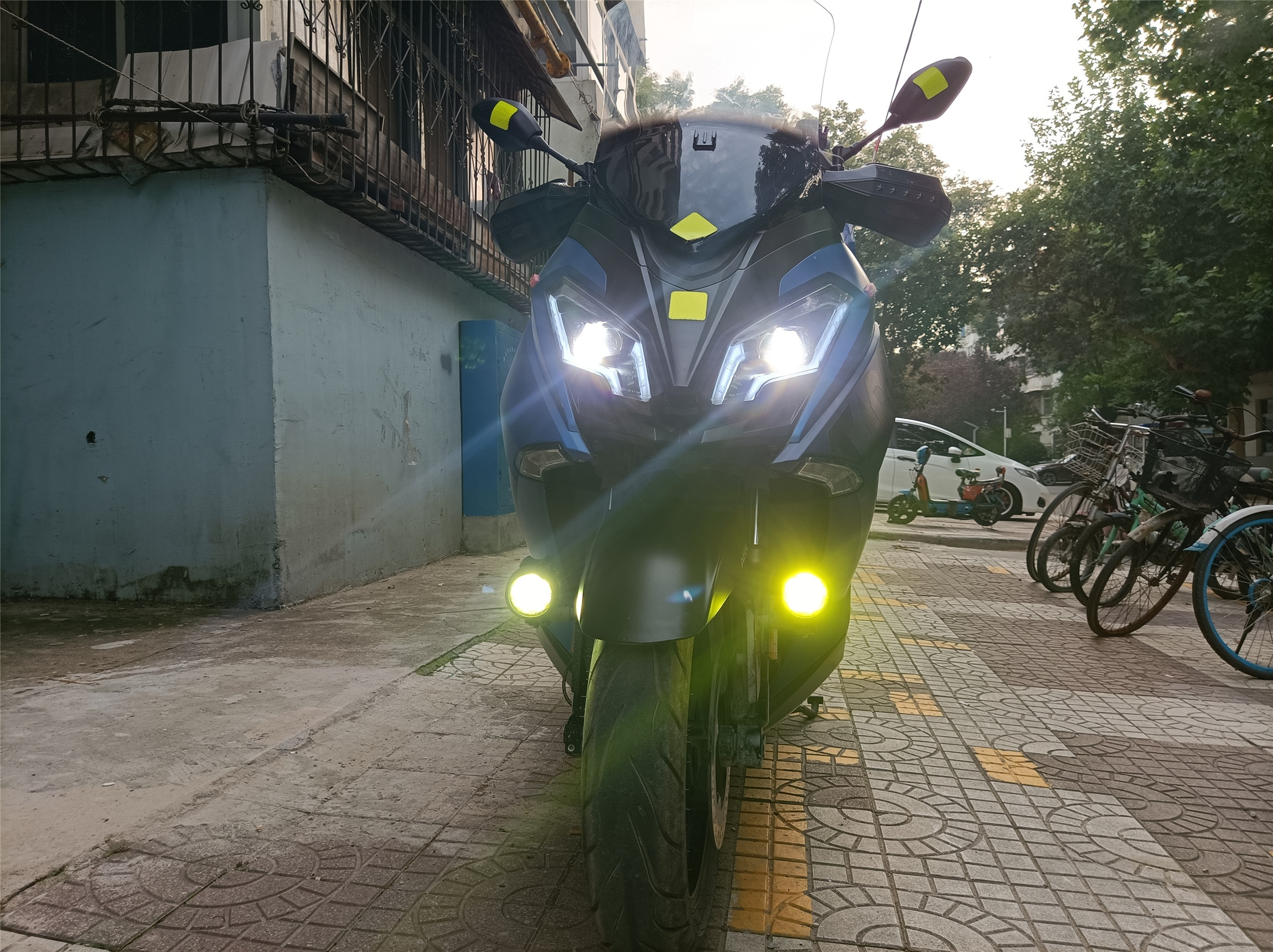 台荣探路者300踏板车落地价,2022款台荣探路者300测评