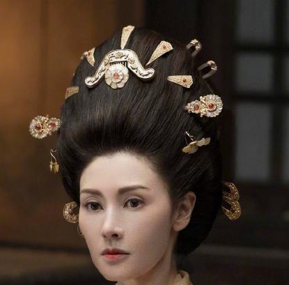 李嘉欣是巩俐级别的大咖？于正老师，您是不是对巩俐有什么误解