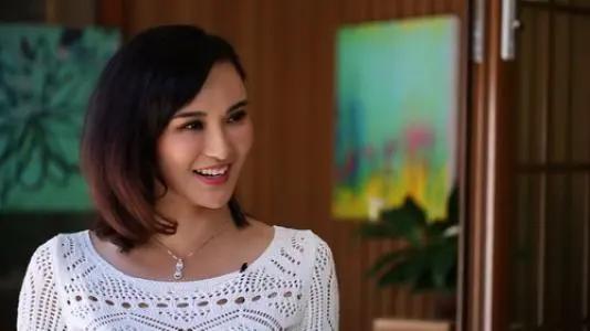 “神婆”莫小奇：大学怀孕生子，败光父母80万，圈内“乌鸦嘴”