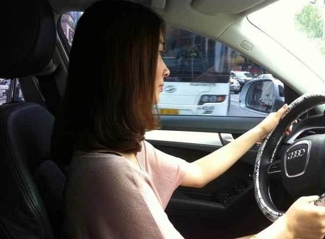 自动挡换挡时刹车要踩到底么,自动挡车换挡时需要刹车踩到底吗