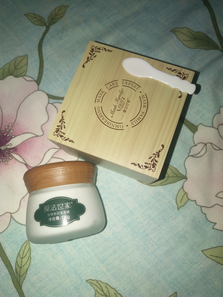 一叶子面膜和膜法世家面膜哪个好,膜法世家的白面膜好还是黑面膜好