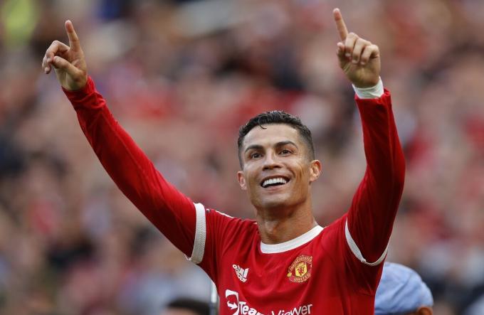 c罗冲3大纪录8年神迹目标反超梅西,c罗35岁包揽11大荣誉超越梅西