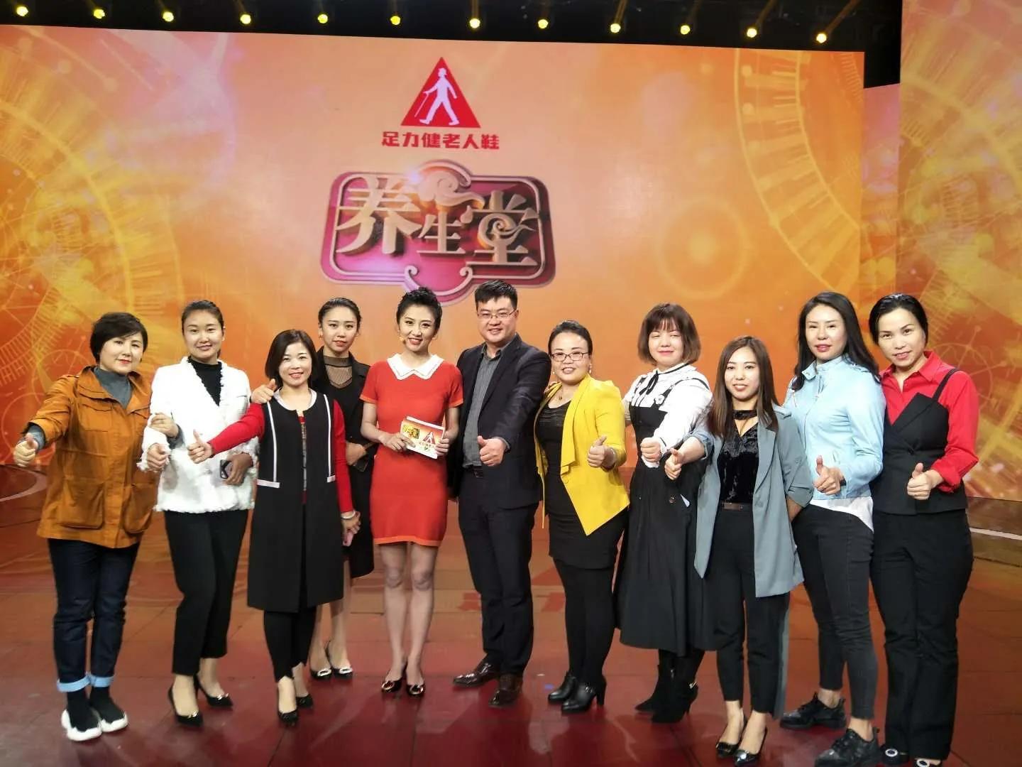 不漂亮的女孩可以做美容师吗,没学历学美容师好吗