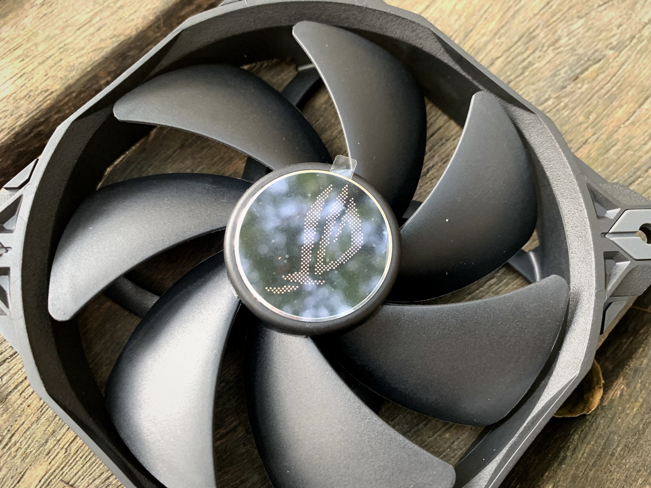 rogxf120风扇评测,内心强大外表朴素