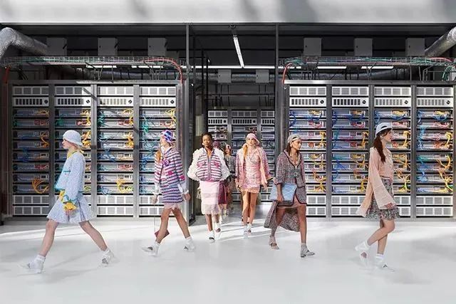 颠覆传统设计的时装秀,让你惊艳的时装秀场布置