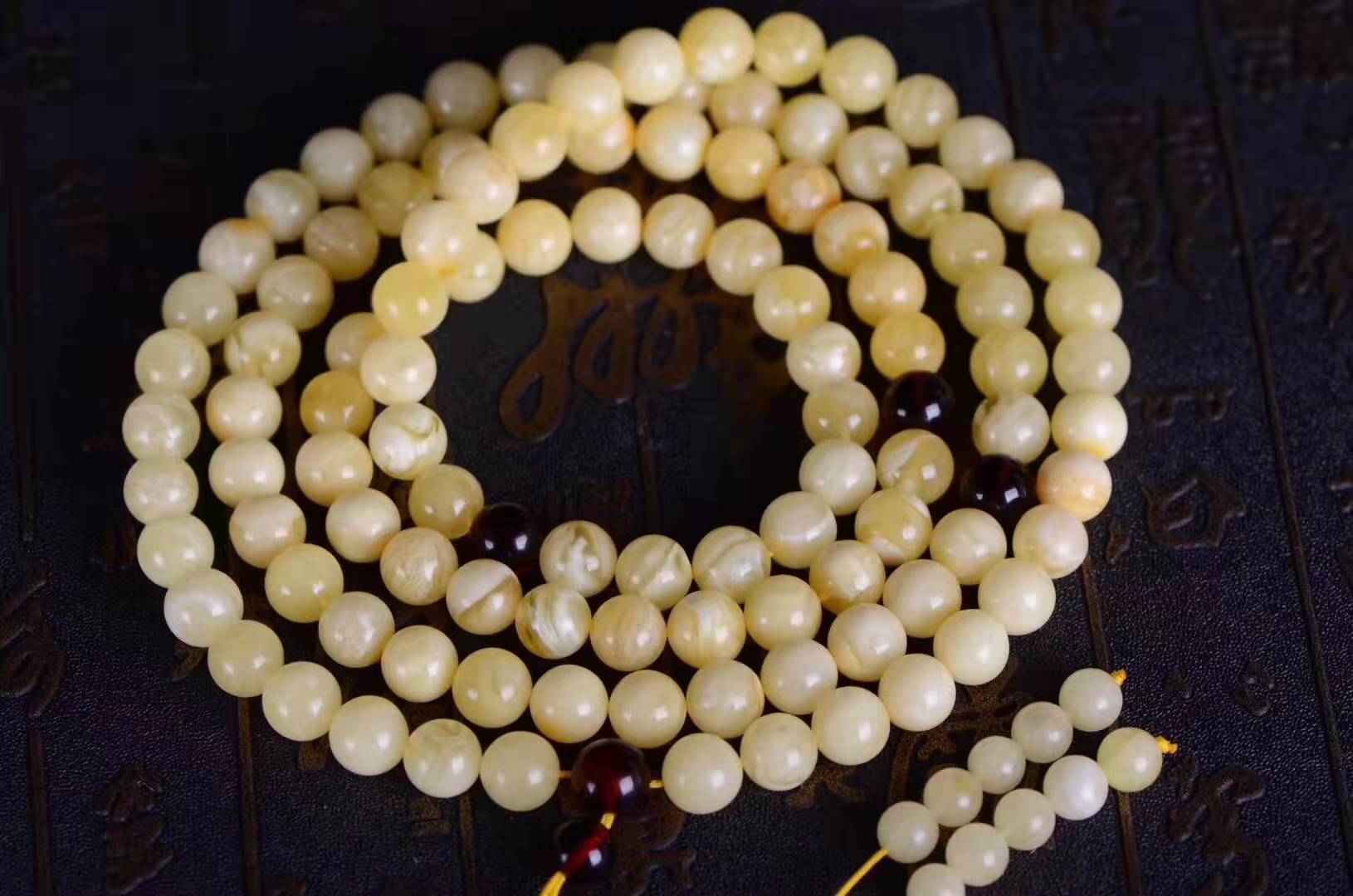 蜜蜡原石边角料怎么辨别真假,蜜蜡打紫光灯一定能鉴别真假吗