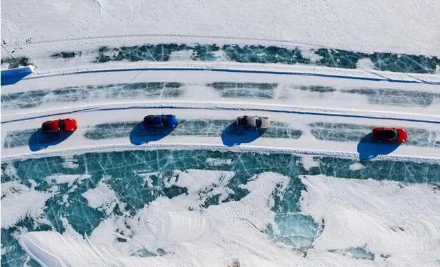 保时捷911冰面上漂移,保时捷汽车911玩雪