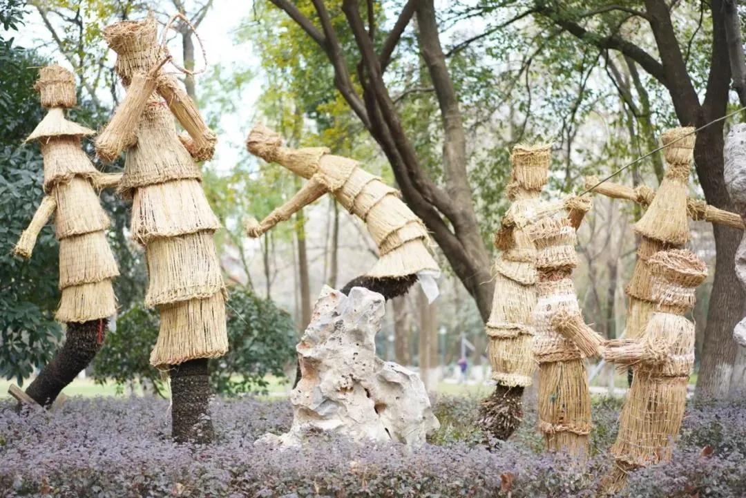 会玩！公园空降一批“暖宝宝”，只为给“老铁”暖暖心