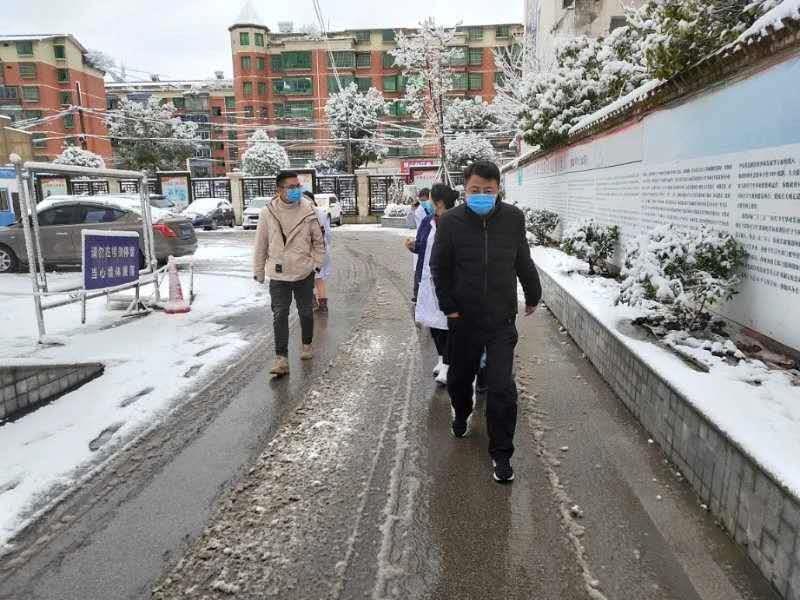 一片丹心悬壶济世妙手回春誉满杏林——记六盘水市水城区人民医院院长王双