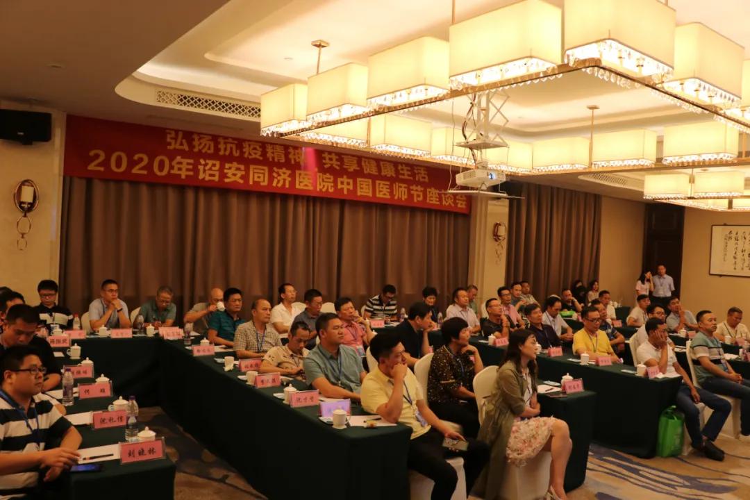 弘扬抗疫情精神医师节,弘扬抗疫精神致敬中国医生