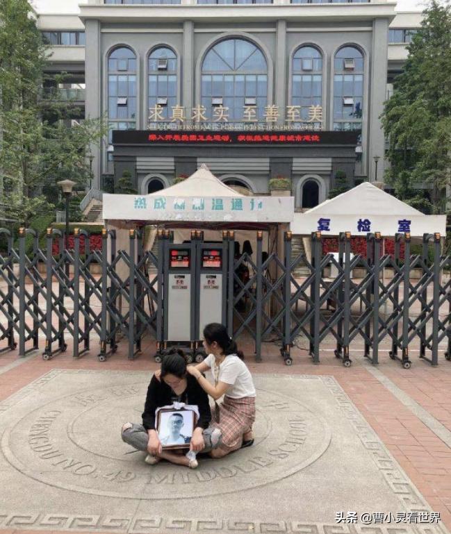 成都49中学生坠楼事件新闻整合,成都49中一学生坠楼