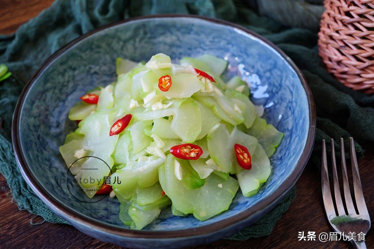 秋天减肥,这瓜别放过,仅2元一斤,拌一拌就上桌,大口吃不长肉