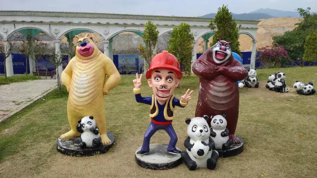 我逛了家乡的山寨乐园，并发现一大堆“盗版动漫人物”！