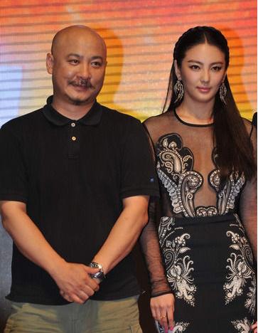 张雨绮御姐出场,张雨绮一向肤白貌美很有御姐气质