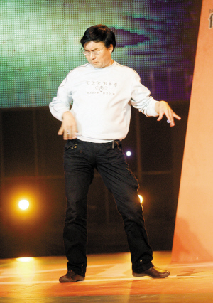 央视演播厅韩乔生,央视韩乔生