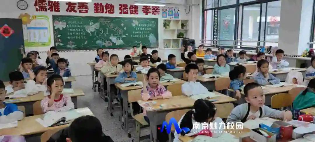 动态丨南京市百家湖小学：红领巾心向*党**2020级新生首批入队仪式