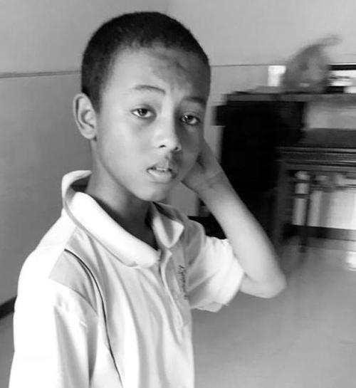 11年前，农村奶奶收留了一个黑人小孩巴比，如今怎么样了