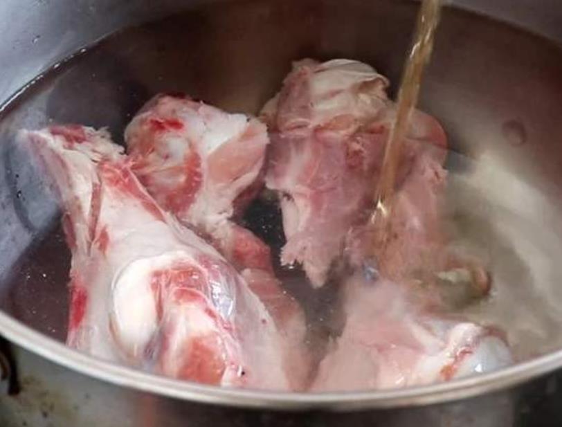 高汤不是“万能汤”，怎么熬才能又白又鲜，做法、用途讲究很多