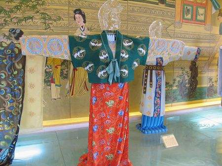 唐朝服饰繁荣的原因,唐朝鼎盛时期女性服装