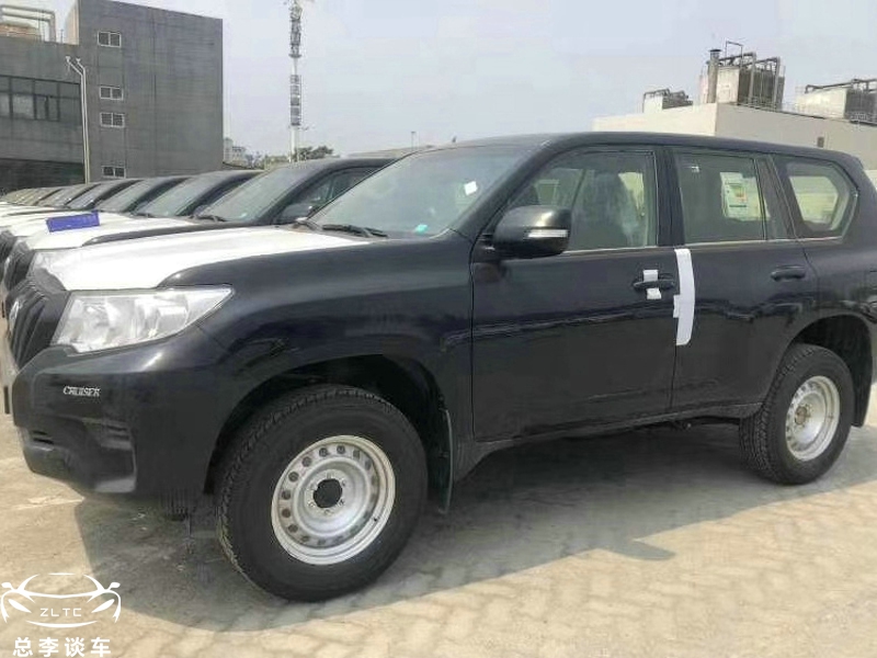 55万的丰田霸道，配置不如10万家用车，轮毂和面包车有一拼