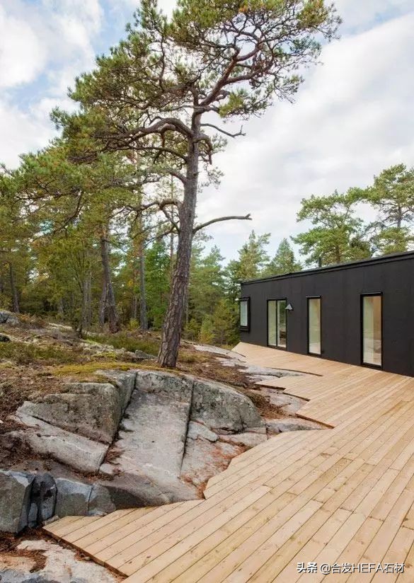 东莞庭院铺地红砂岩石材,芝麻灰石材庭院铺地效果