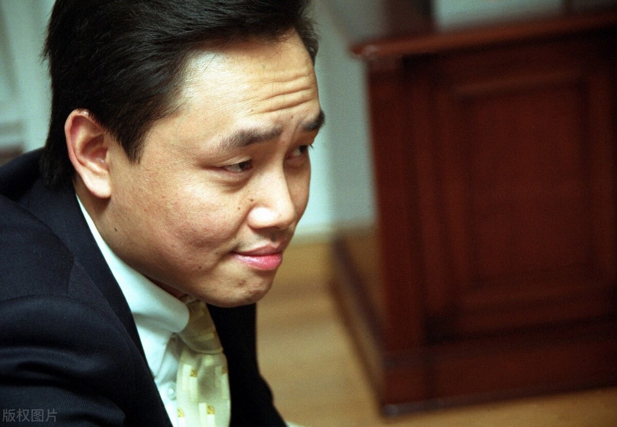 转型未成却负债95%,国美的钱都花哪了?黄光裕还能重回巅峰吗?