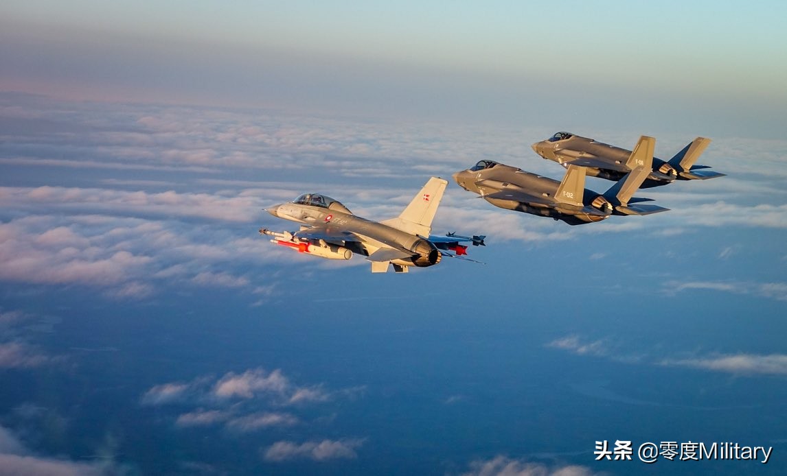 涓归害鐨囧绌哄啗瑁呭,鑻卞浗鐨囧绌哄啗杞扮偢涓归害