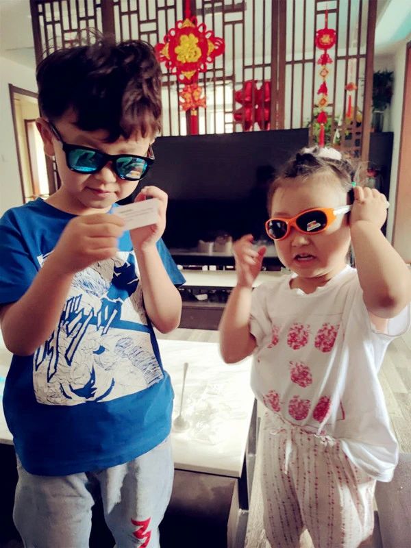 便宜又实用的儿童墨镜,买了个墨镜居然是双层