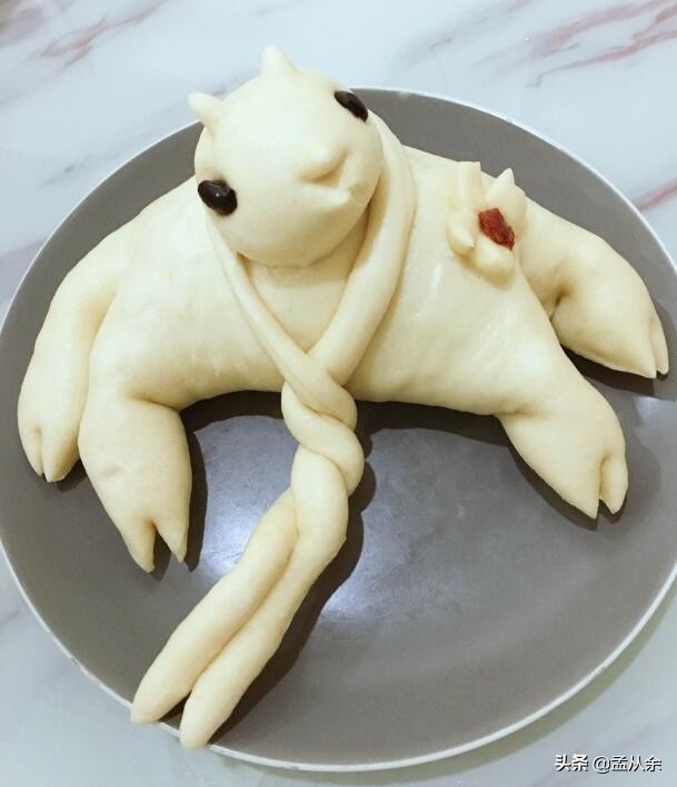 每年六月份姥姥都会给我家女儿送羊，面粉做出来的，好看又劲道