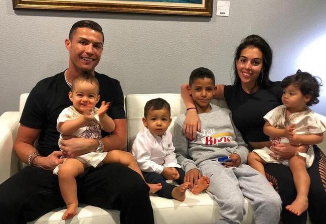 英国足球史上最贵年轻球员500万的钻戒，为何送给售货员乔治娜？