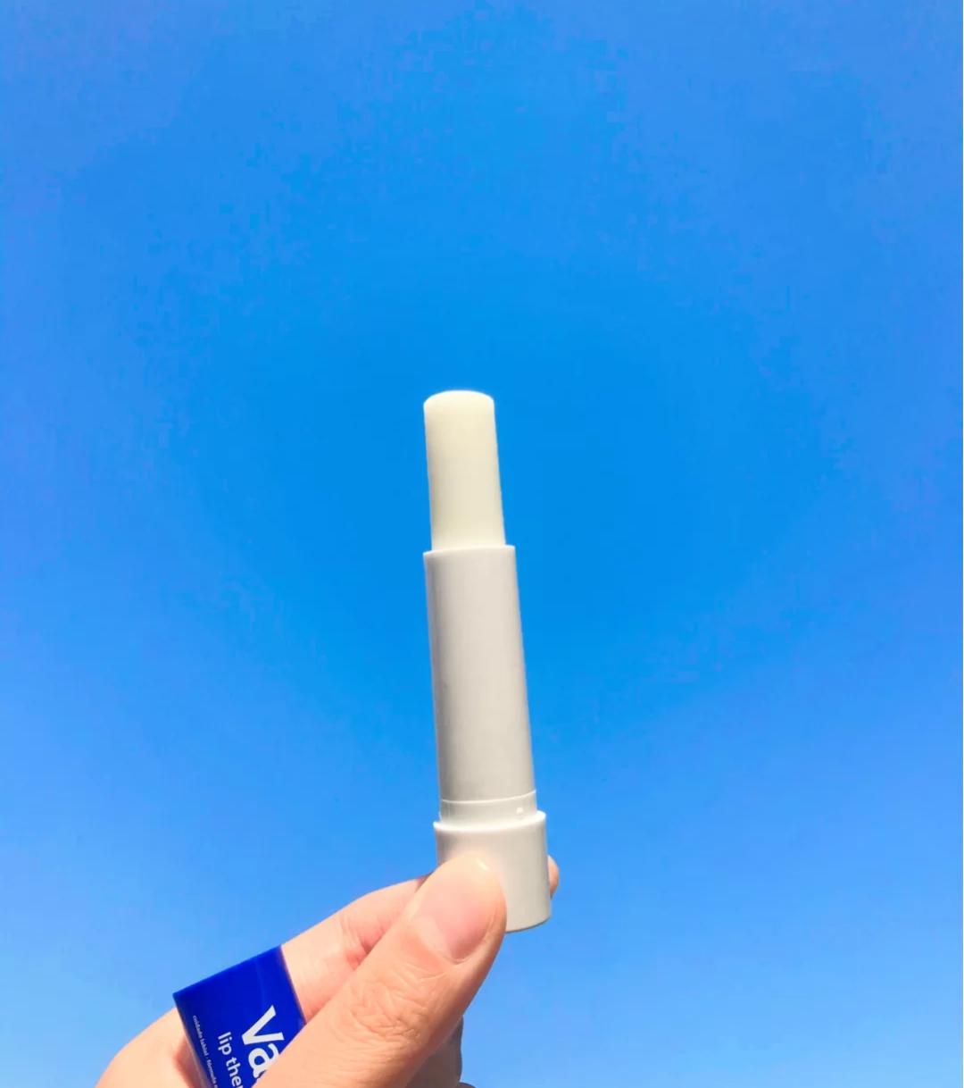 凡士林去死皮唇膏哪款好 (修护晶冻和凡士林润唇膏哪个好)