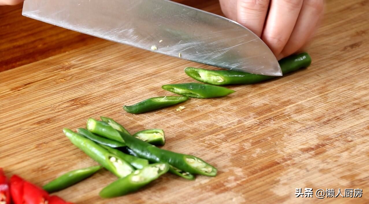 花生芽炒着吃用不用焯水,花生芽可以炒蛋吗