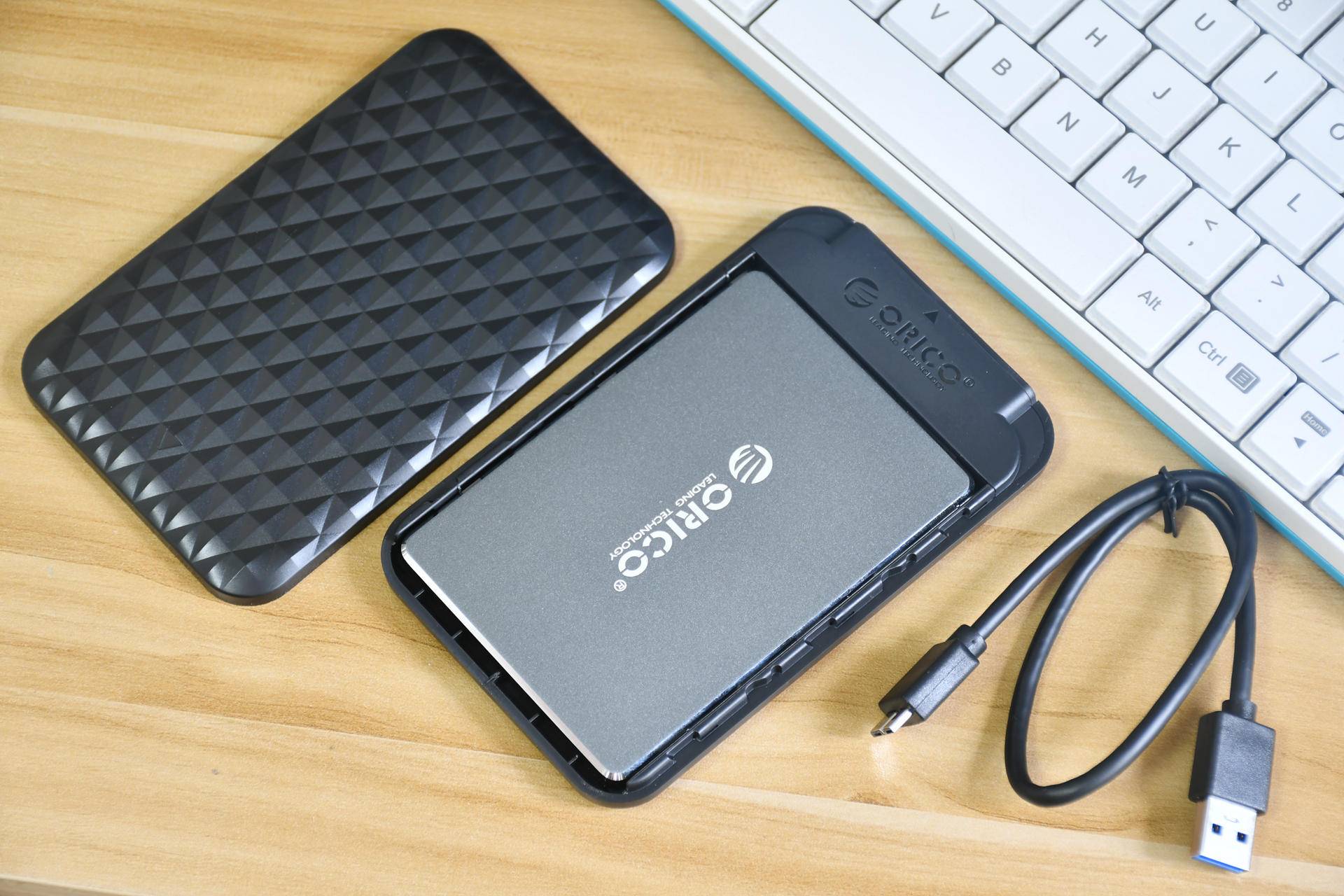 升级固态硬盘旧的要拿出来吗,换下的固态硬盘做移动硬盘方法