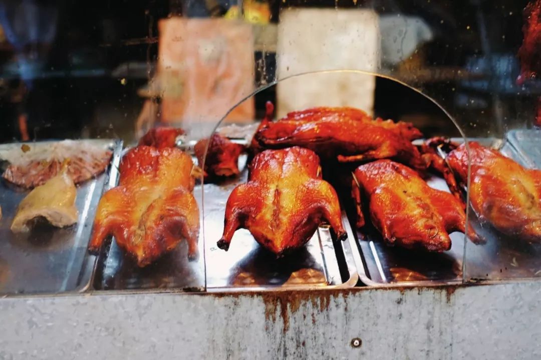 烤鸭肥而不腻回味无穷,烤鸭真好吃又酥又香