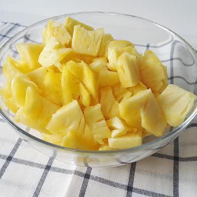 买回来菠萝用盐水泡了,买菠萝到底要不要用盐水泡