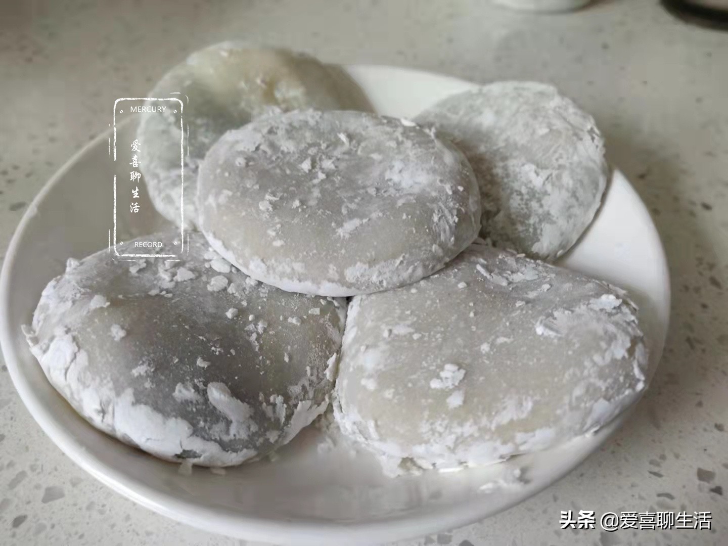 平时嘴馋就吃它，一次多做几个存起来，吃时煎一煎，既方便还好吃