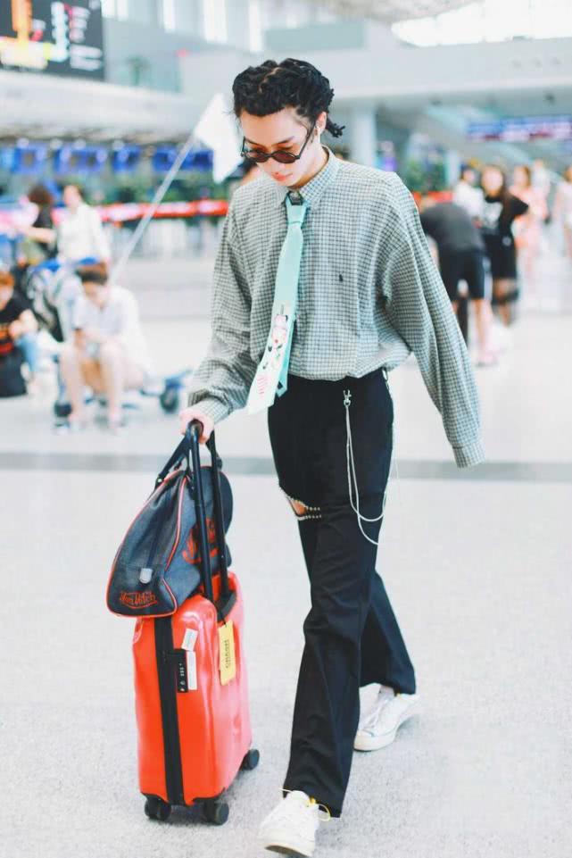 邓典穿搭,邓典的穿衣风格