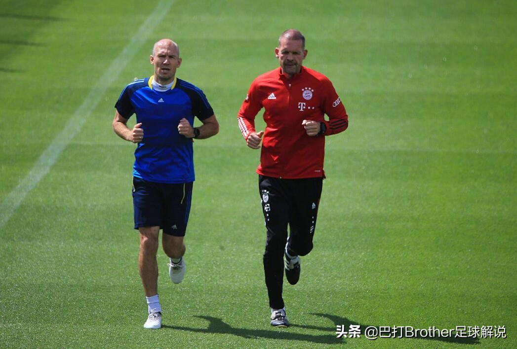 36岁重回球场！从拜仁退役1年难忘绿茵场，小飞侠重返老东家