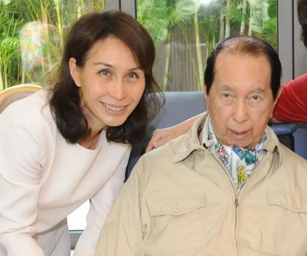 赌王唯一一个没有上过大学的女儿,赌王两个儿女近况