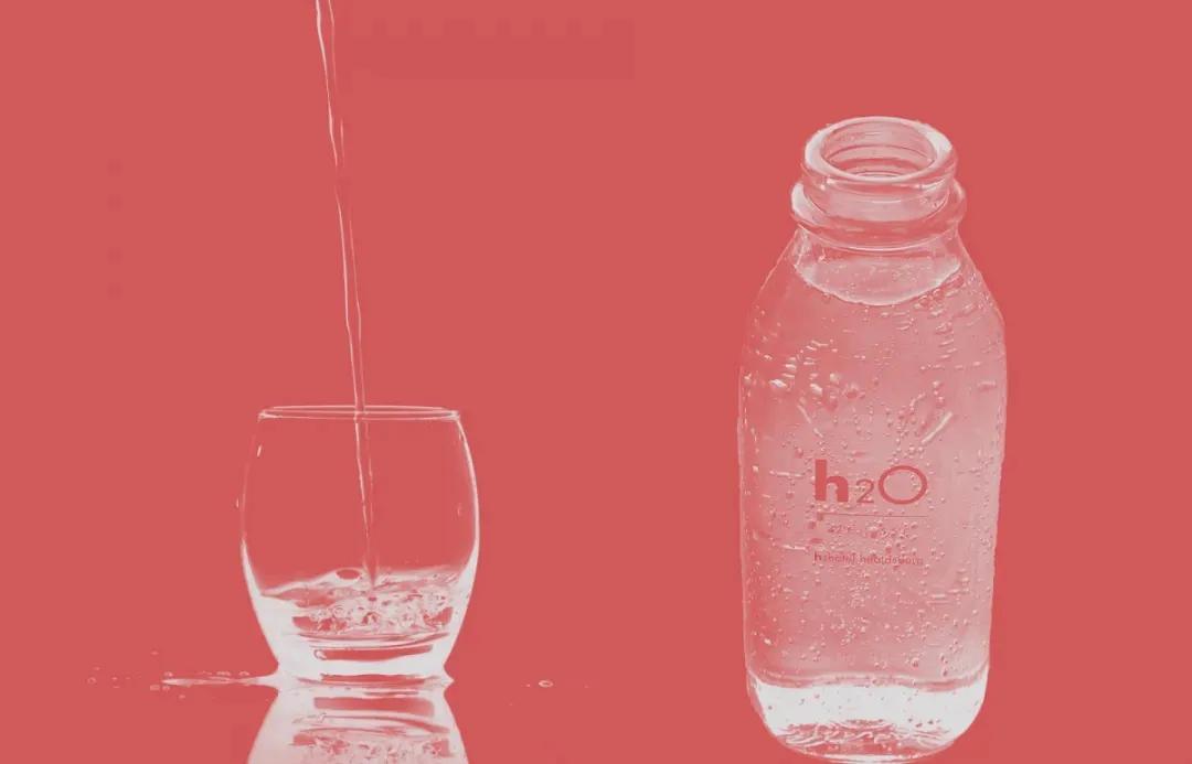 都说隔夜水不能喝真的是这样吗,很久的隔夜水能喝吗有什么害处