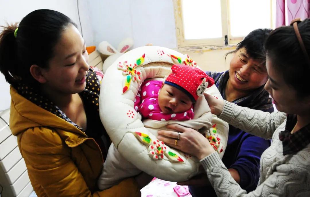 婴儿的满月头发怎么处理有讲究吗,满月剃头风俗习惯