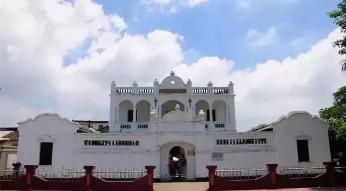 千万不要和谁做朋友,千万不要和人缘好的人做朋友